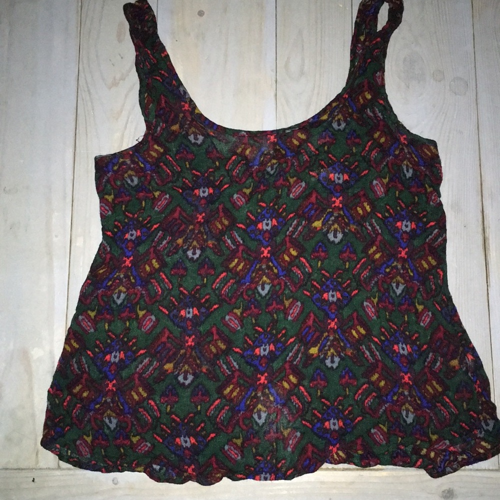 Flowing patterned tank